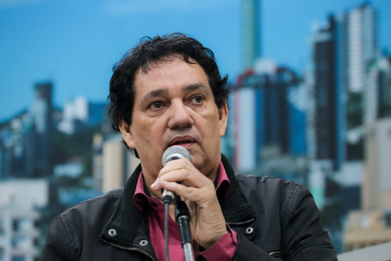 27/09/2019 - Inspetor Luz solicita remoção de fios no bairro Rondônia