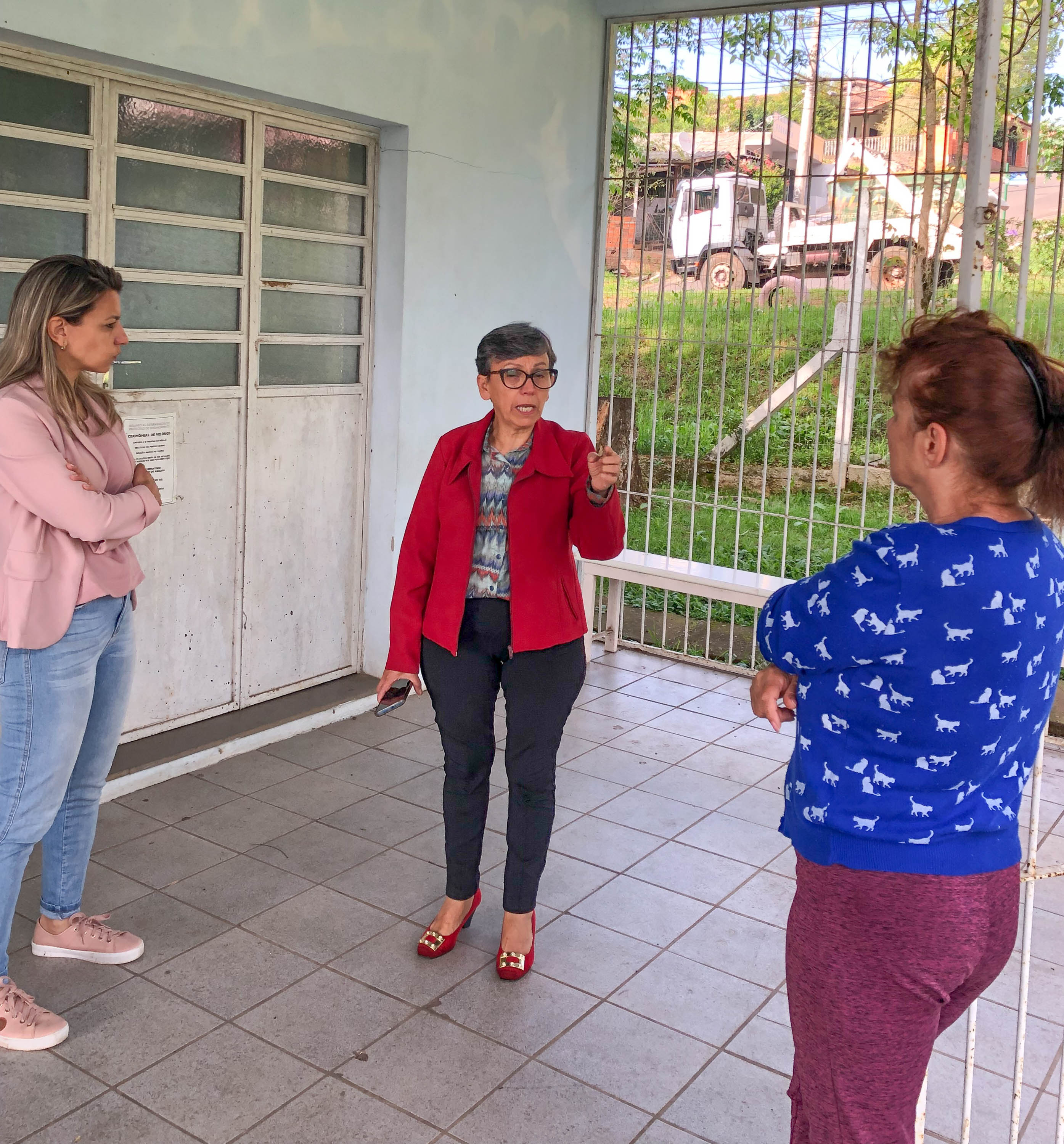 27/09/2022 - Vereadora Tita participa de vistoria nas capelas mortuárias do Parque do Trabalhador