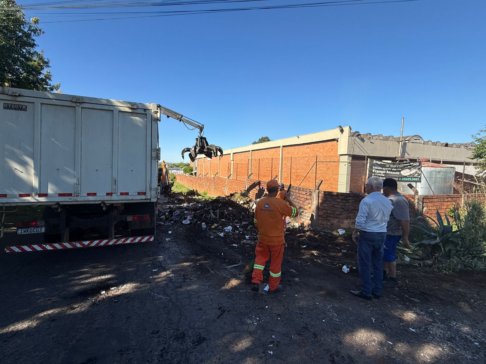 27/10/2025 - Nor Boeno articula recolhimento de resíduos no bairro Canudos