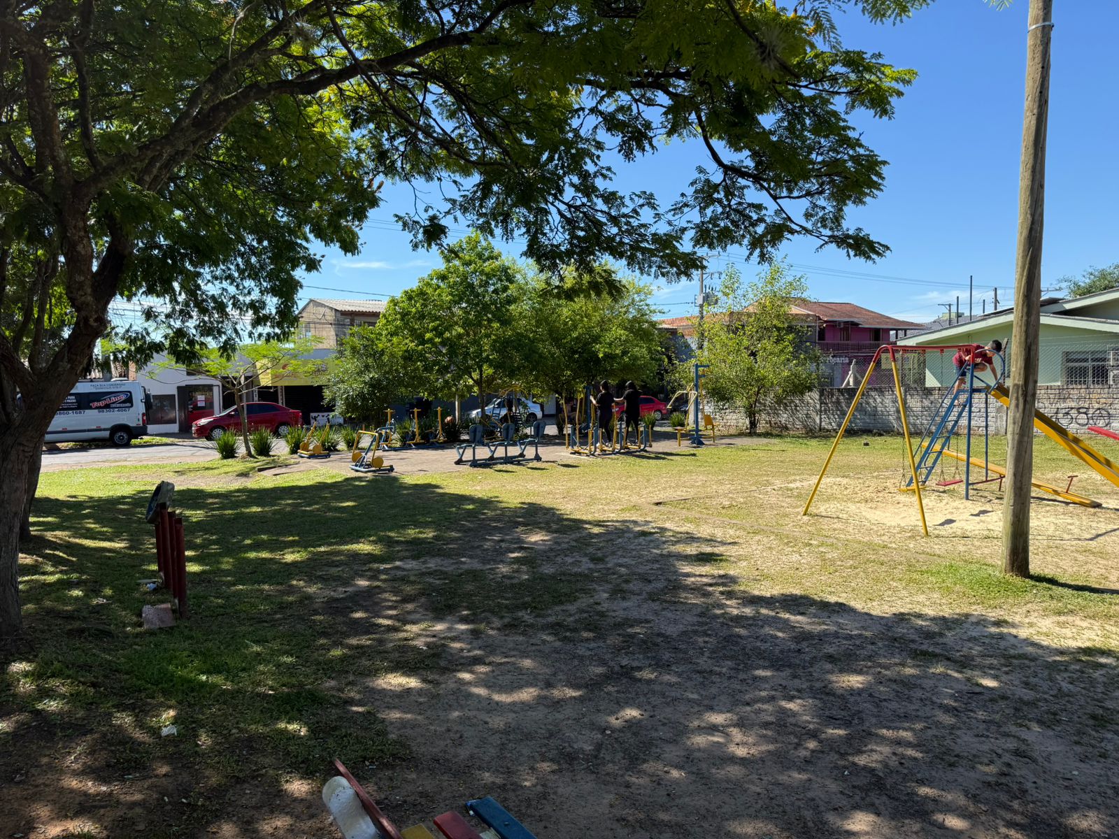 27/10/2025 - Vereador Nor Boeno garante melhorias em praça ao lado da escola Martha Wartenberg