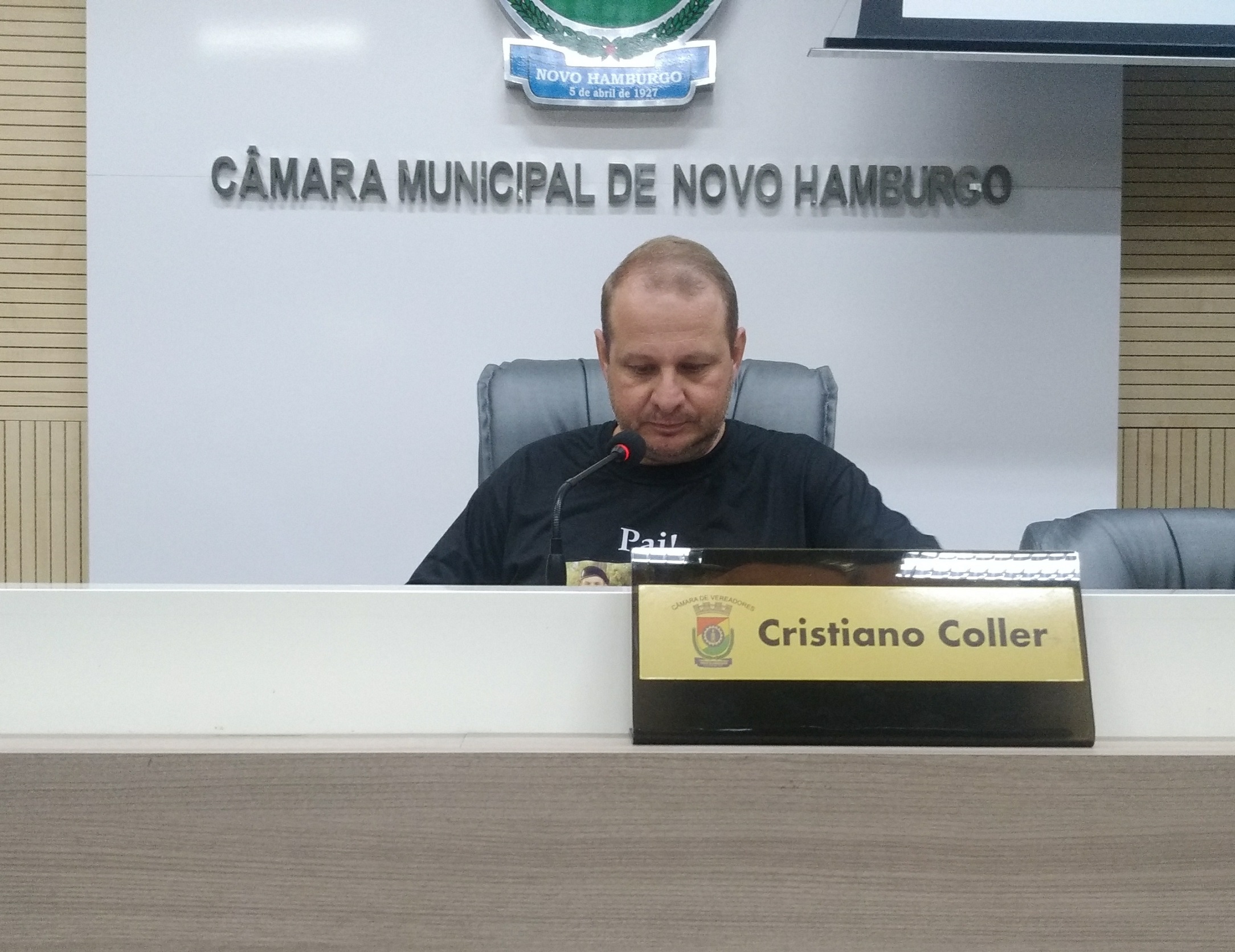 28/02/2020 - Pedido de instalação de haste com luminária é encaminhado por Cristiano Coller