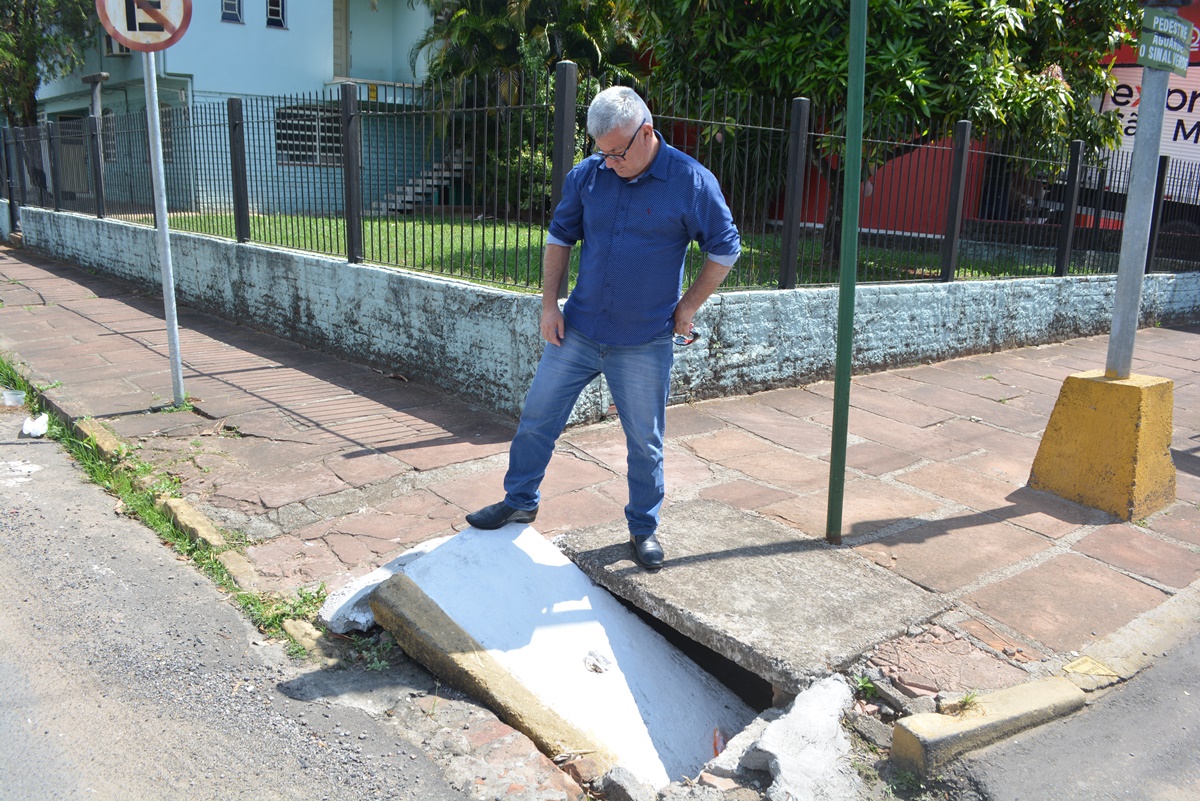 28/02/2020 - Vereador Nor Boeno requer conserto de bueiro na avenida Vitor Hugo Kunz