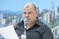 28/04/2020 - Fernando Lourenço requisita recolhimento de resíduos na rua Odon Cavalcante