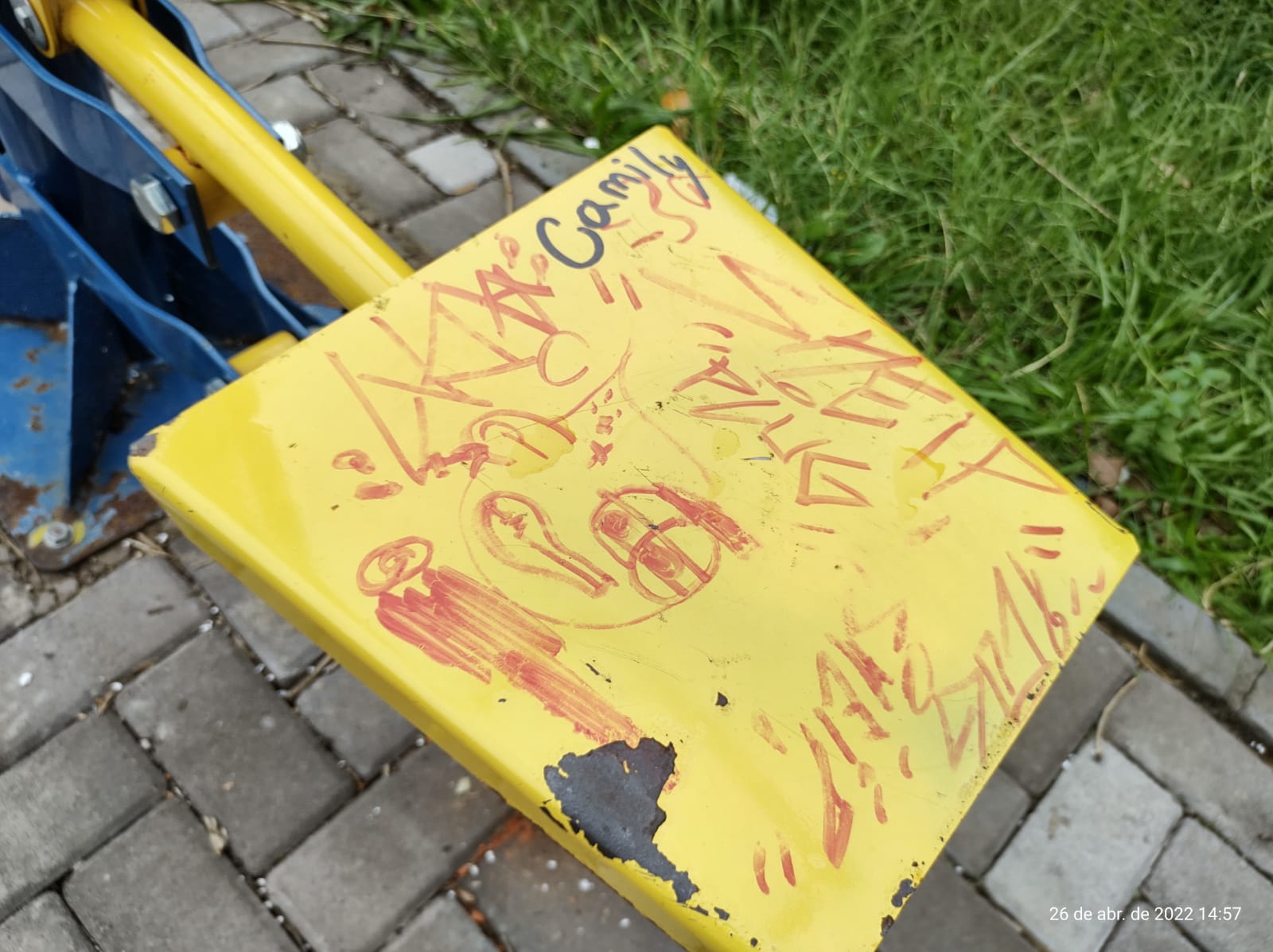 28/04/2022 - Vereador Raizer verifica denúncia de depredação