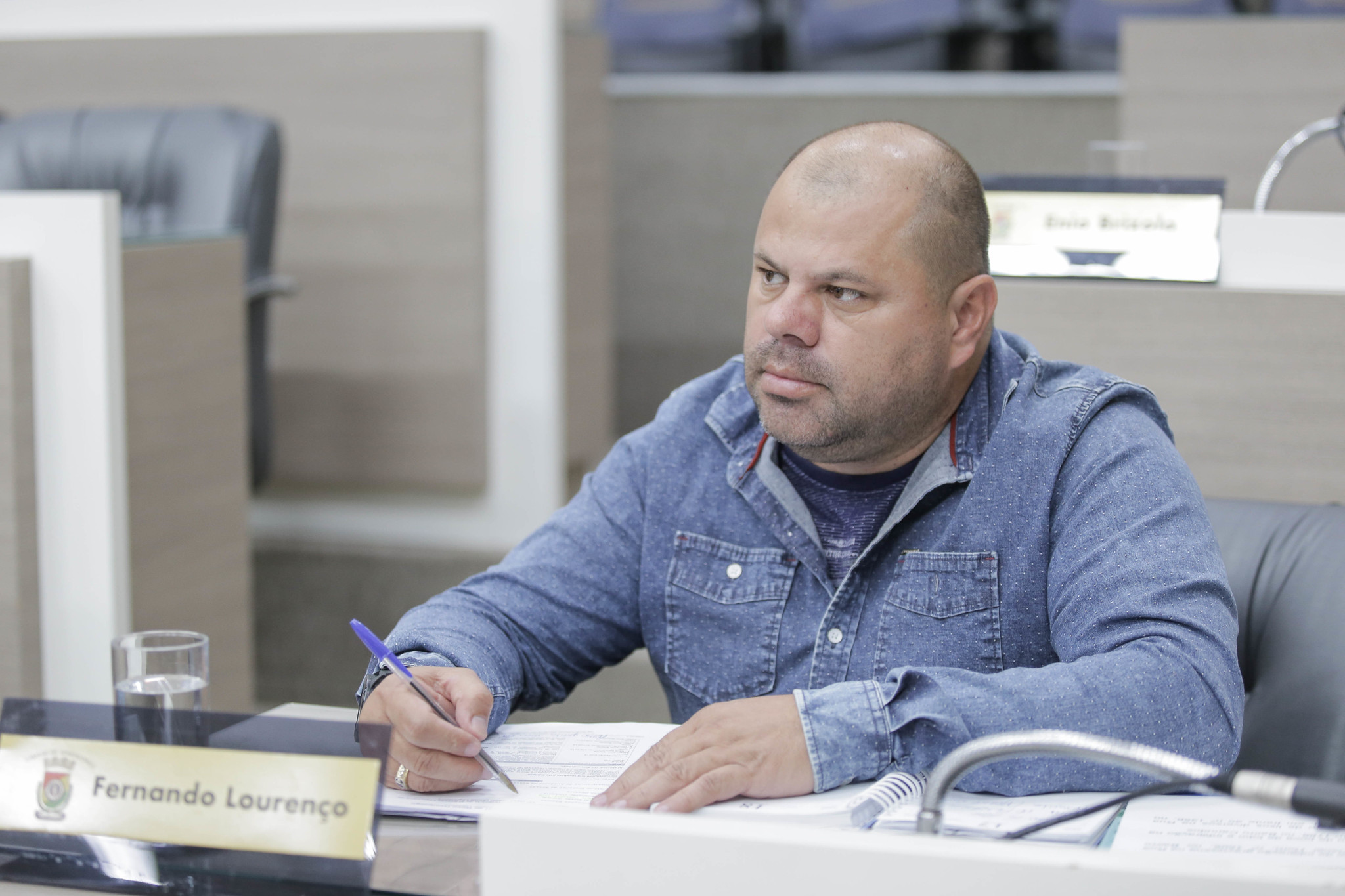 28/05/2019 - Fernando Lourenço requisita poda de árvore no bairro Canudos