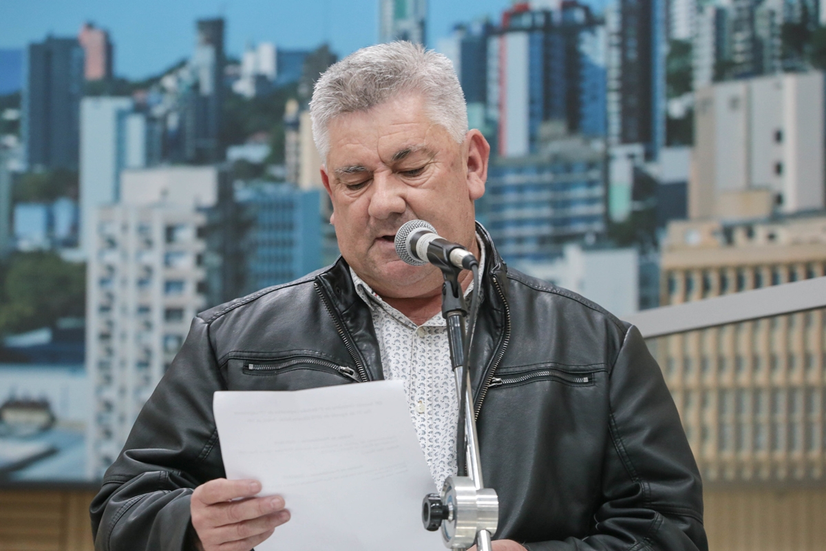 28/08/2019 - Vereador Nor Boeno solicita recolhimento de galhos e entulhos na rua Santo André