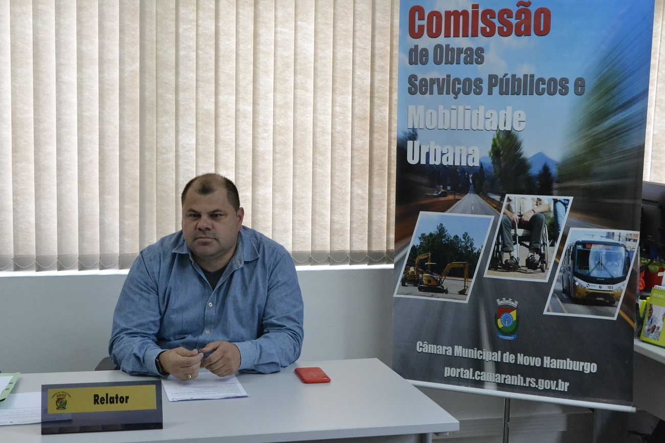 28/10/2019 - Fernando Lourenço requer colocação de abrigo em parada de ônibus na rua Joaquim de Oliveira