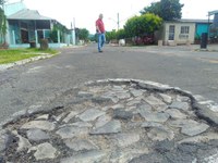 28/11/2018 - Vereador Nor Boeno solicita operação tapa-buracos em rua no leste de Canudos 