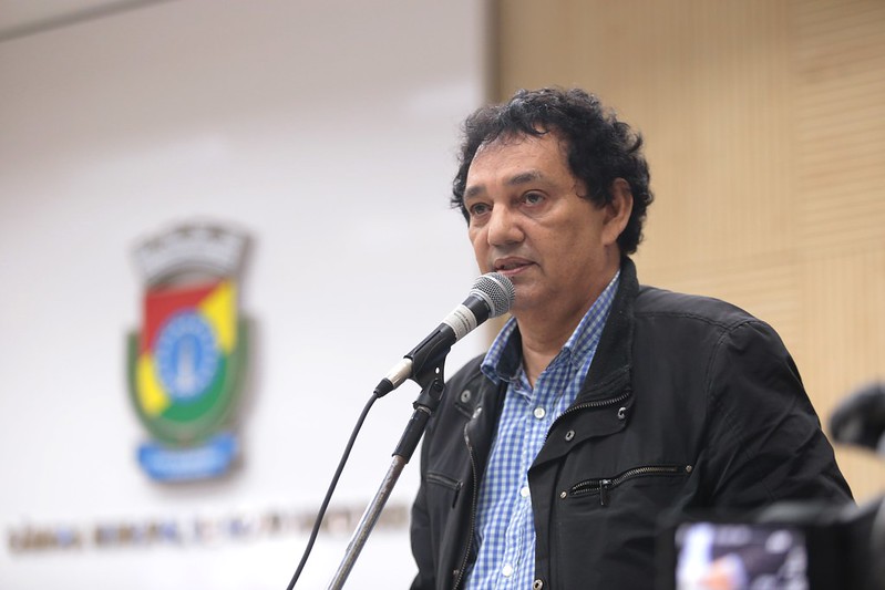 28/11/2019 - Vereador Inspetor Luz solicita poda de árvore na rua Araribóia do bairro Rio Branco