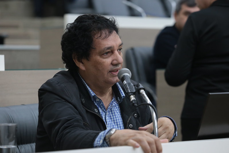 28/11/2019 - Vereador Inspetor Luz solicita substituição de lâmpada queimada na rua Alvício no bairro Ideal