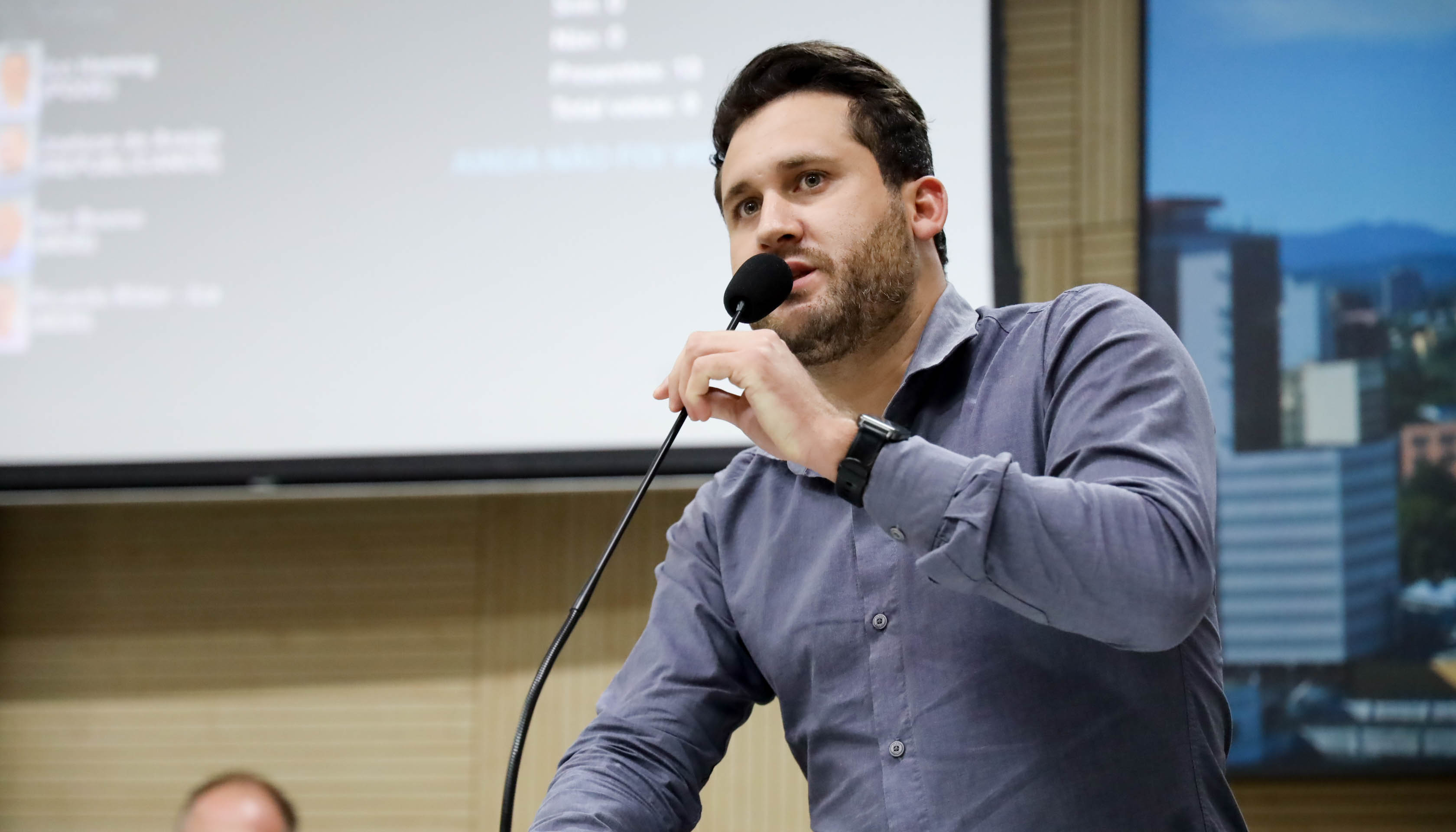 29/04/2025 - Eliton Ávila sugere extensão de carga horária de odontólogo na USF Roselândia