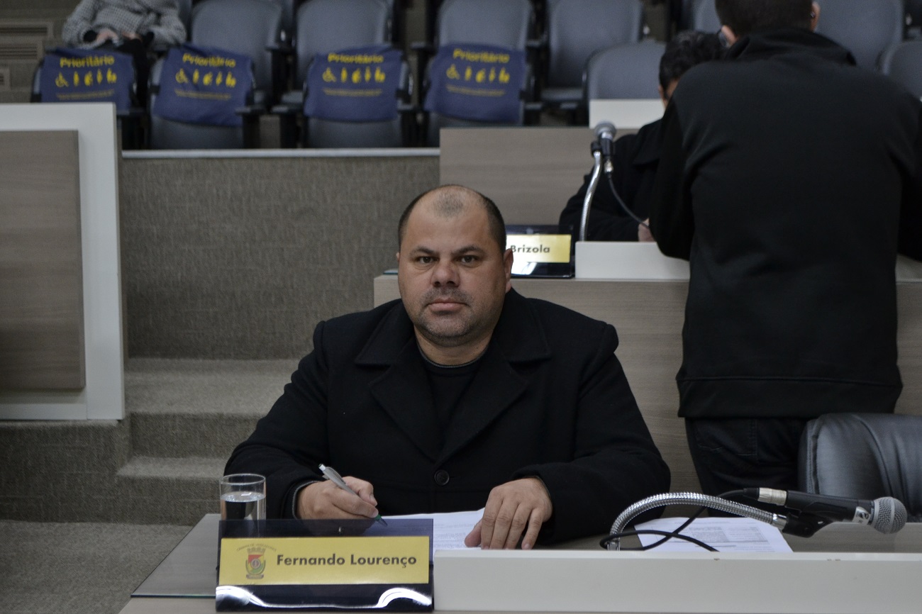 29/08/2019 - Fernando Lourenço solicita conserto de infiltração na rua Maria do Carmo Miranda