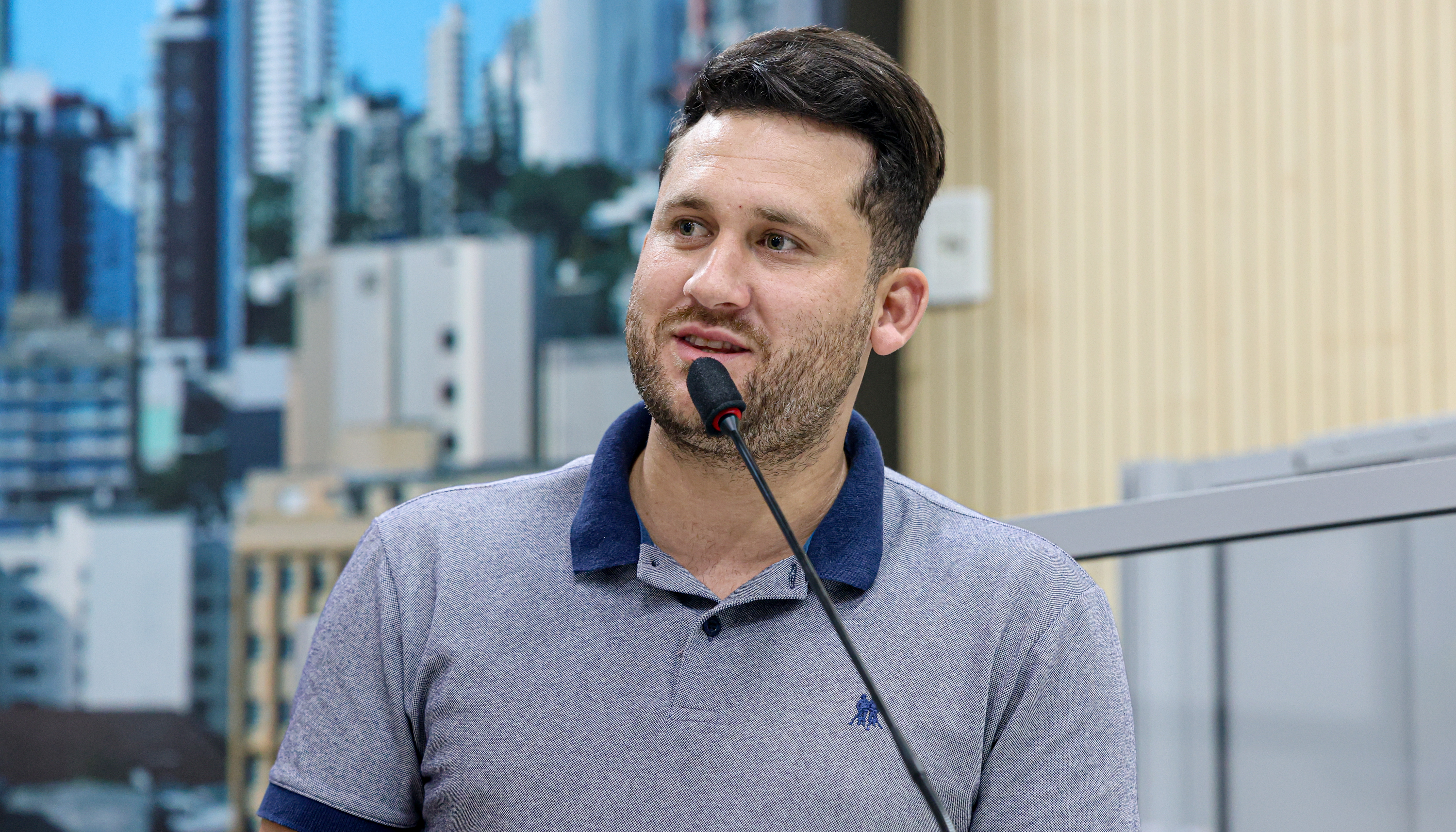 29/09/2025 - Vereador Eliton solicita manutenção da quadra de futebol do Cantão no bairro Vila Diehl