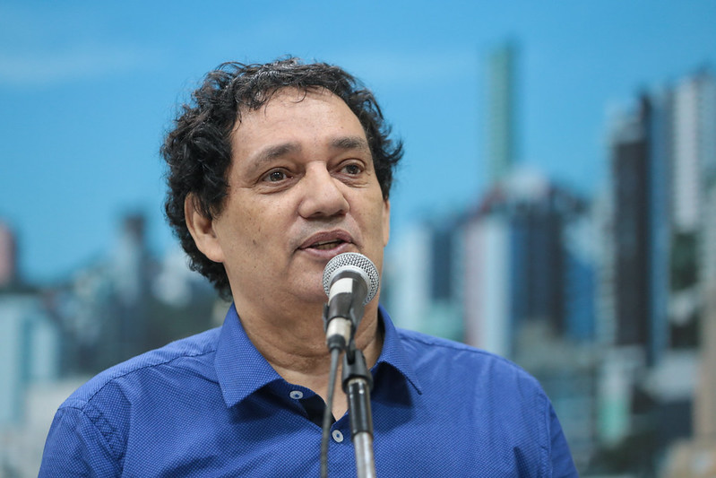 29/10/2019 - Vereador Inspetor Luz solicita poda de árvore na rua São Francisco de Paula do bairro Boa Vista