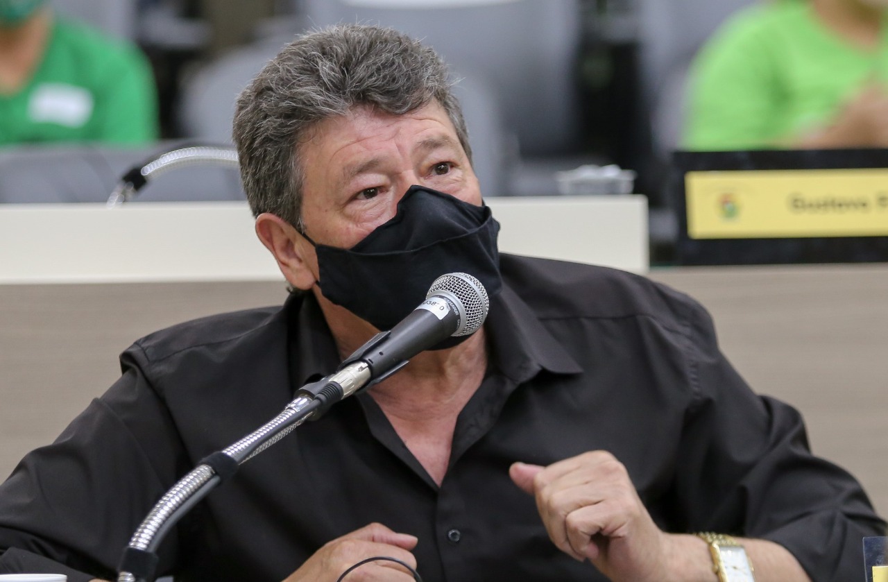 29/10/2021 - Serjão encaminha pedidos de melhorias no bairro Lomba Grande