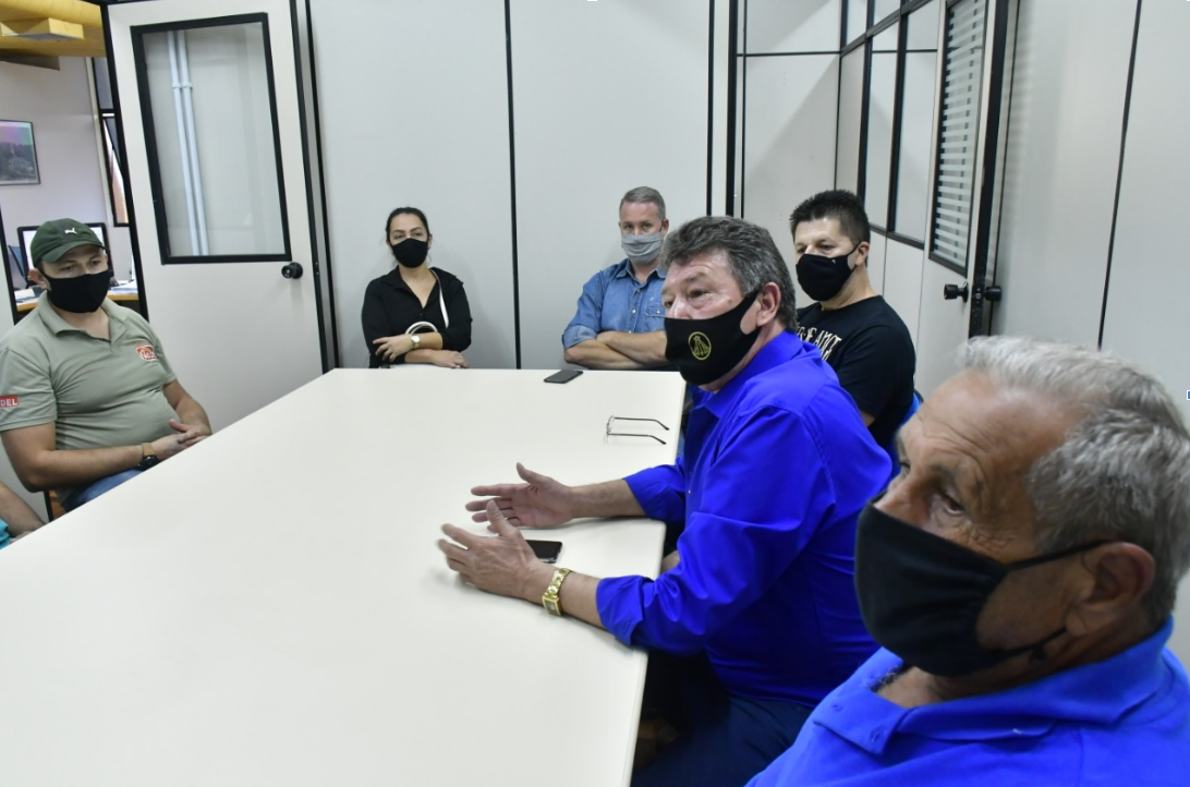 30/04/2021 - Reivindicações dos moradores do Loteamento Santa Catarina, do bairro Lomba Grande, foi pauta de reunião de Serjão Hanich no Executivo