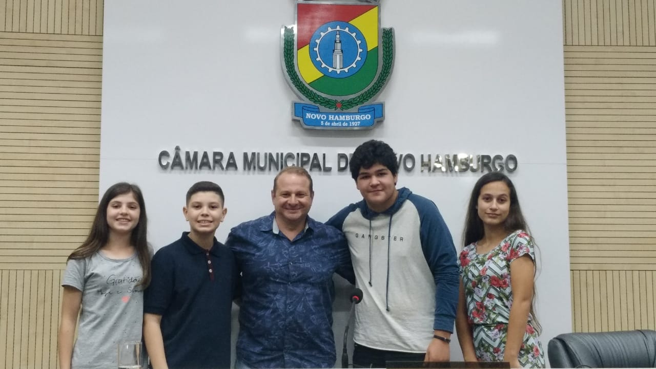 31/10/2019 - Cristiano Coller prestigia sessão do Projeto Vereador Mirim