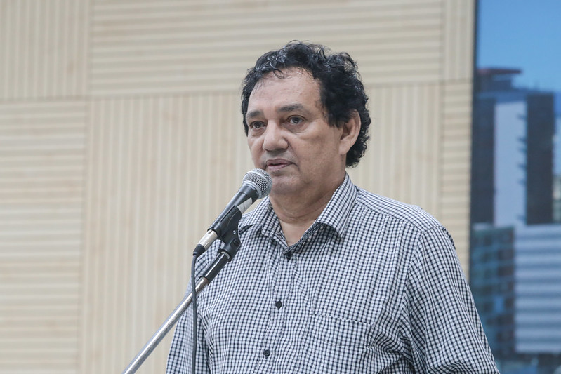 30/10/2019 - Vereador Inspetor Luz solicita remoção de fios de iluminação caídos na rua Visconde de São Leopoldo