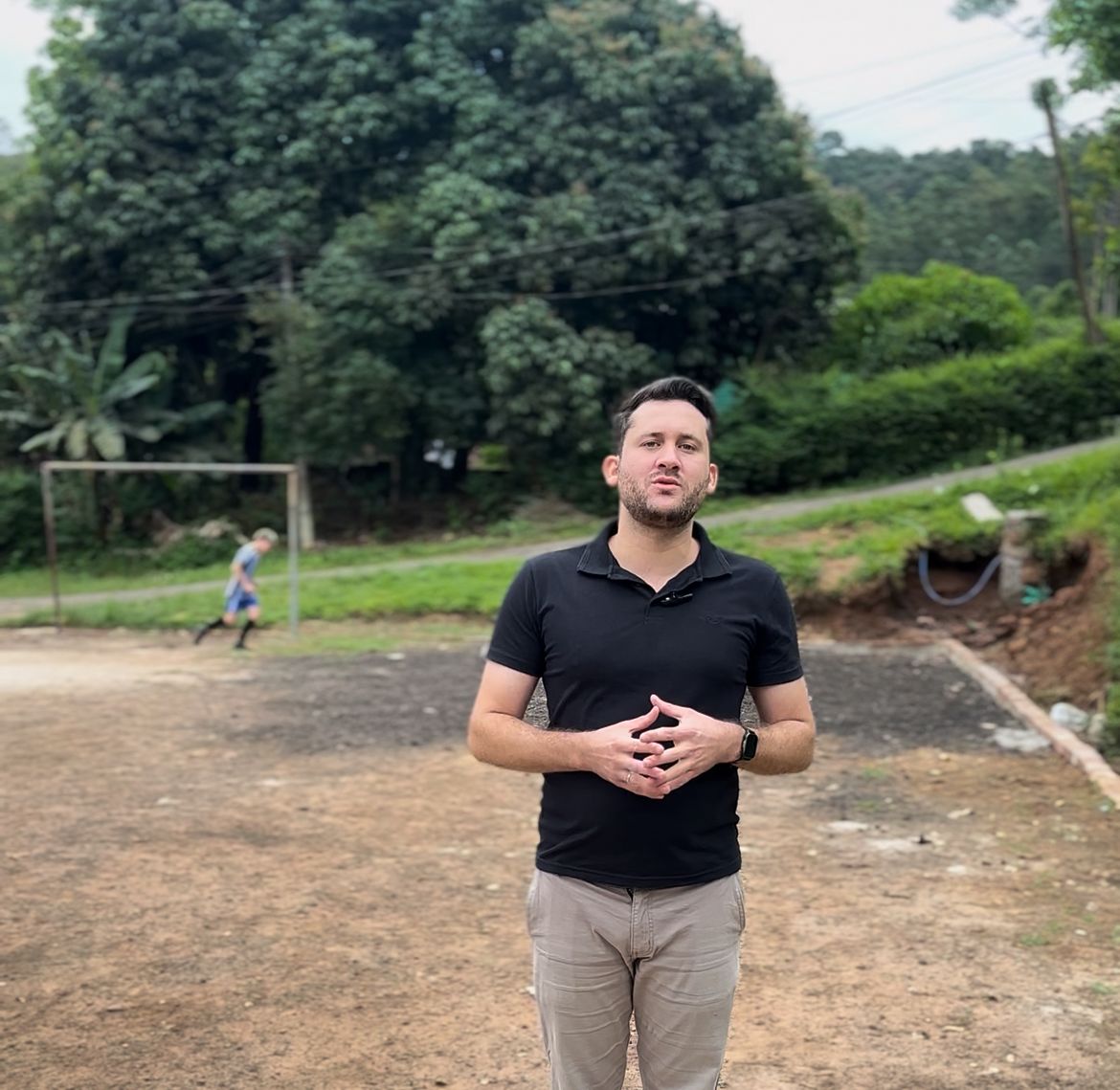 30/10/2025 - Quadra da rua Arthur Momberger recebe melhorias após solicitação do vereador Eliton