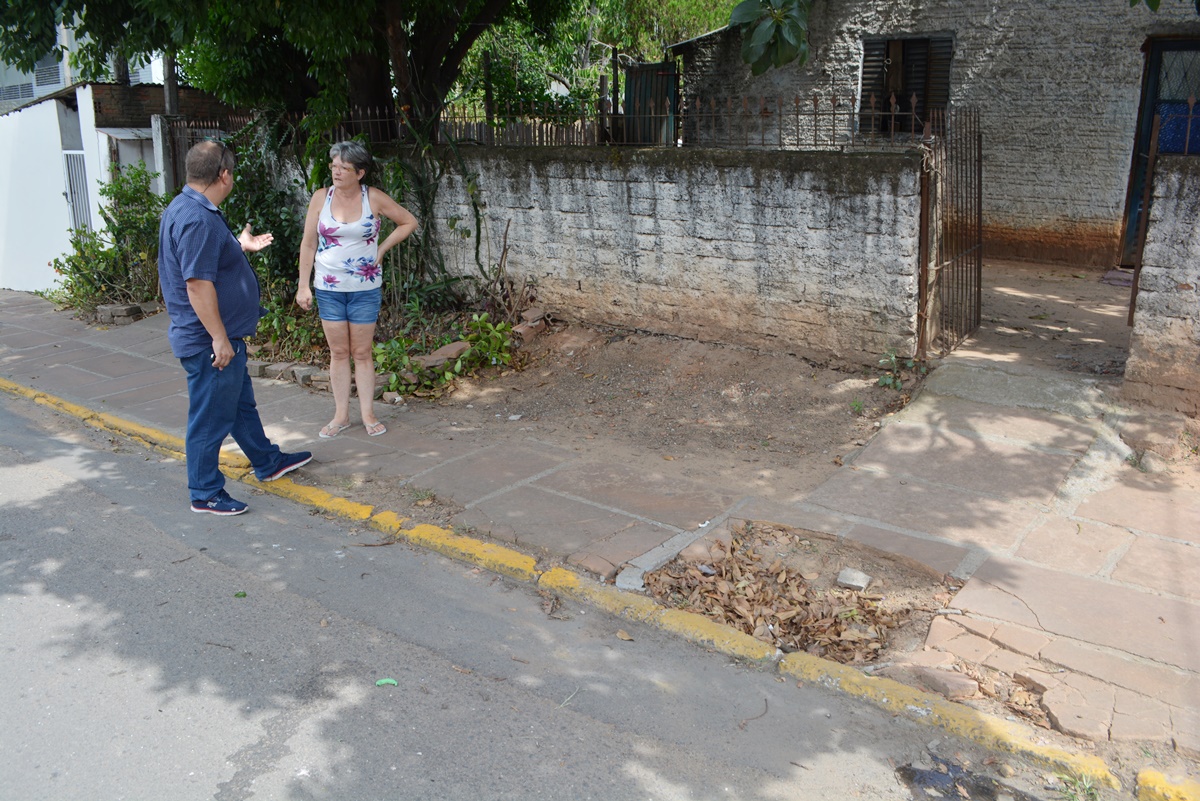 31/01/2020 - Gabinete do vereador Nor Boeno solicita conserto de infiltração após ir ao local em Canudos 