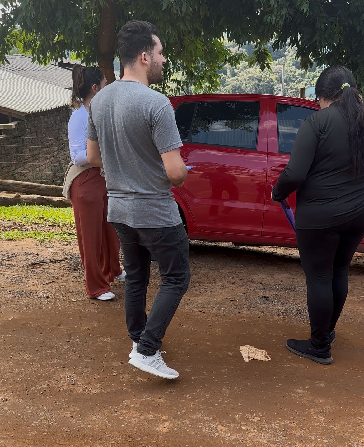 31/07/2025 - Vereador Eliton Ávila visita bairro Alpes do Vale para ouvir as reivindicações da comunidade