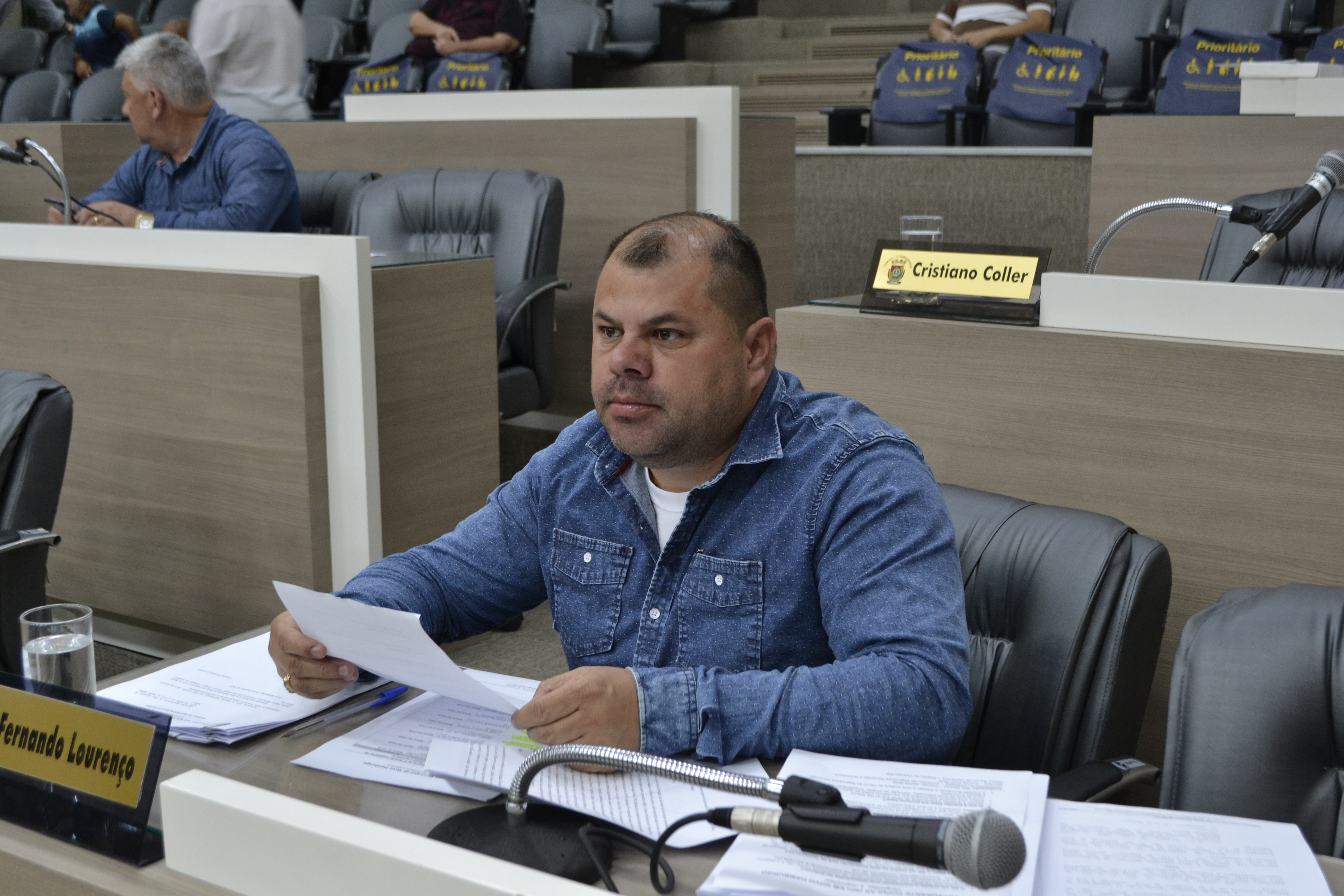31/10/2018 - Vereador Fernando Lourenço solicita conserto de praça na rua Elvira Maria da Conceição