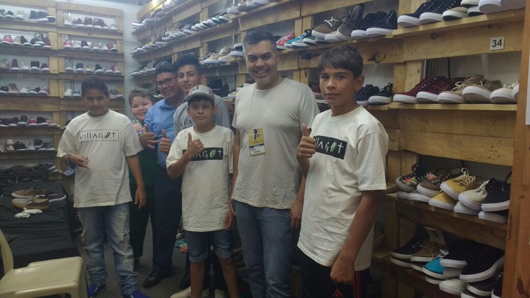 18/04/2017 – Gabinete:  Brizola visitas estande de calçados sustentáveis na Feira Loucura Por Sapatos