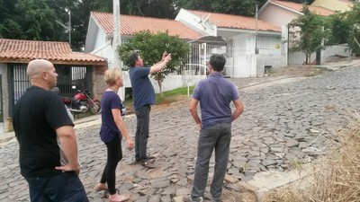 Gabinete: Serjão fiscaliza loteamento no Alpes do Vale