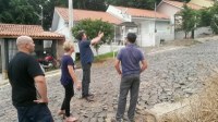 Gabinete: Serjão fiscaliza loteamento no Alpes do Vale