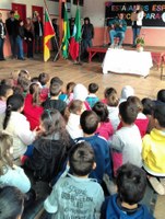 04/08/2017 - Gabinete: Vereador Brizola comemora conquista da Escola Irmão Nilo