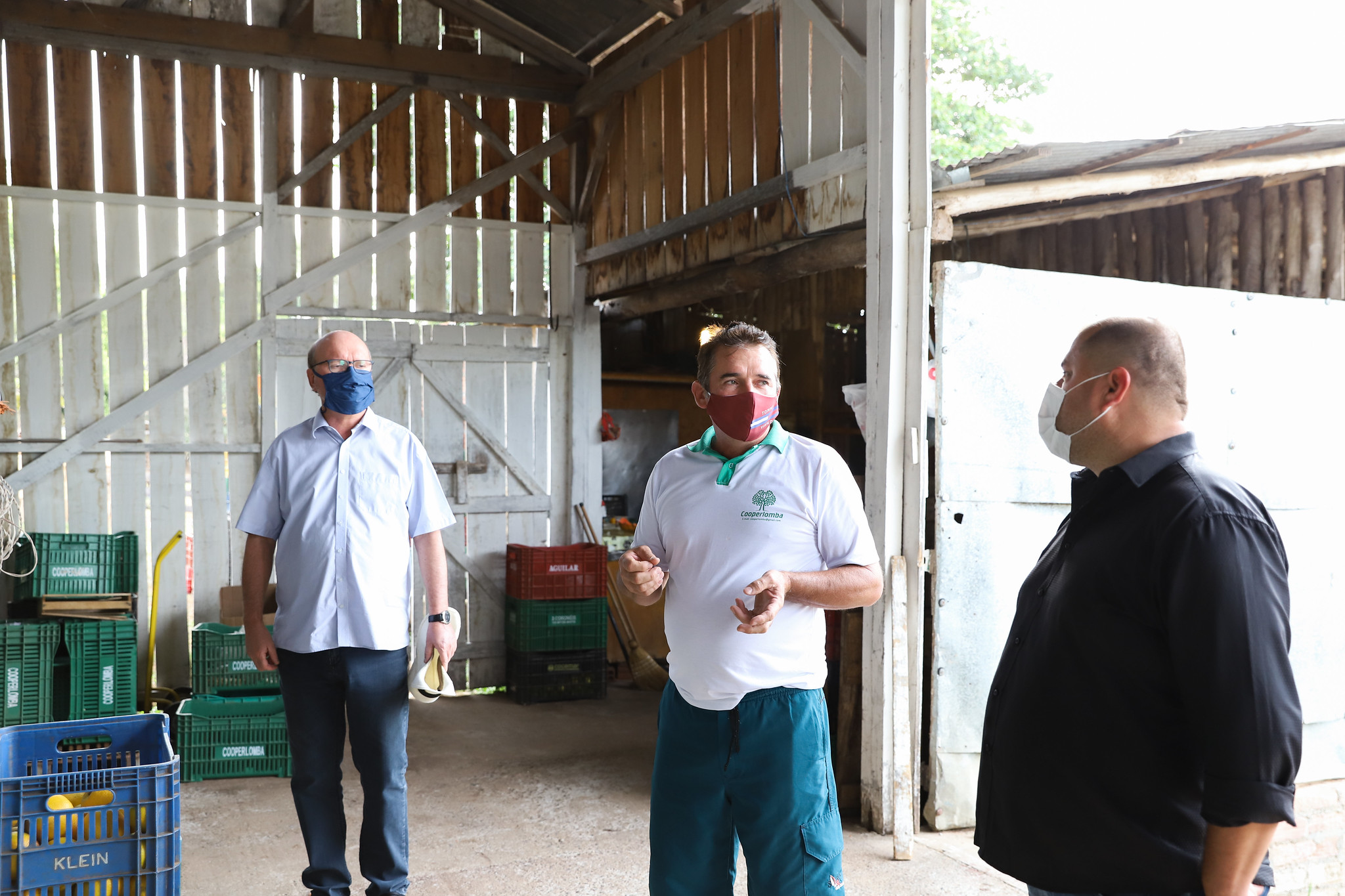 13/05/2020 - Junto a comissões, vereador Fernando Lourenço visita cooperativa de agricultura familiar