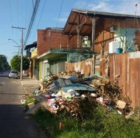 15/02/2019 - Nor Boeno solicita recolhimento de galhos e entulhos na rua Bruno Werner Storck