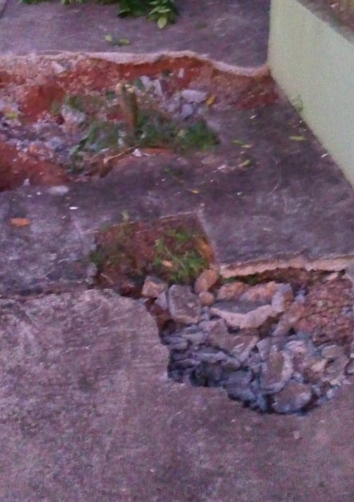 26/09/2018 - Vereador Nor Boeno solicita conserto de infiltração em calçada 