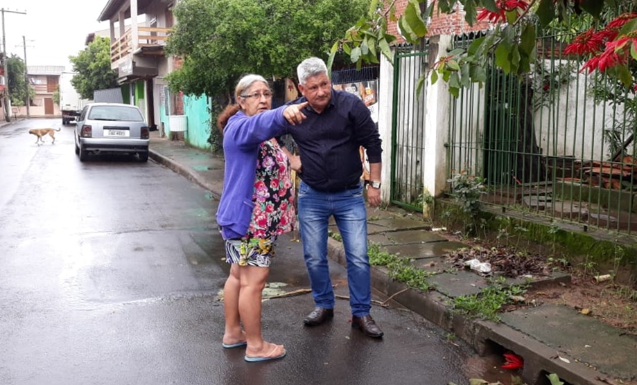 11/10/2018 - Vereador Nor Boeno solicita limpeza e hidrojateamento de seis bocas de lobo